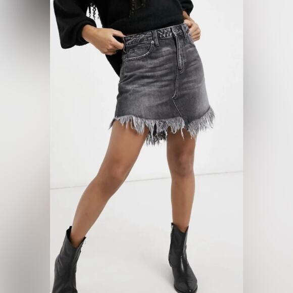 Free People We The Free Bailey Black Denim Frayed Mini Skirt - Picture 2 of 9